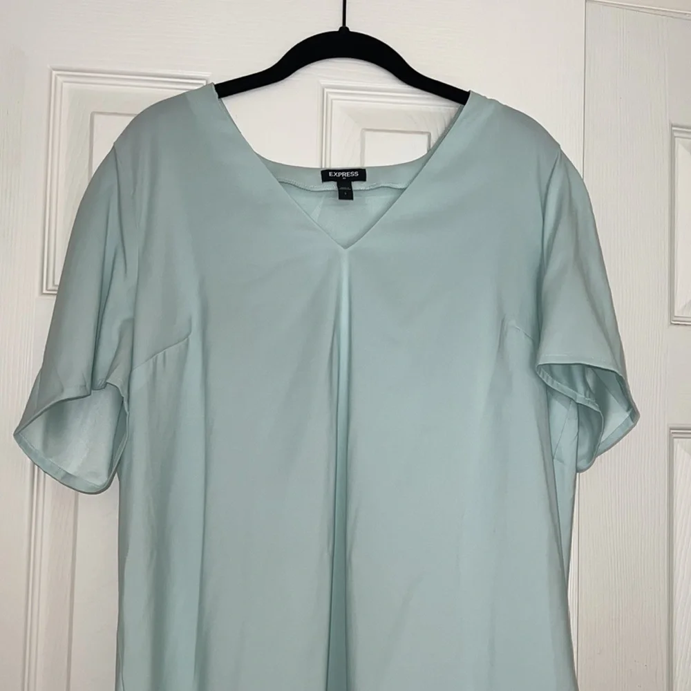Express Light Green Tee - Picture 3 of 3